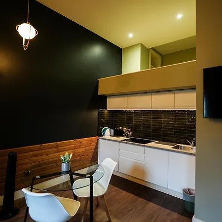 Revolver Hotel