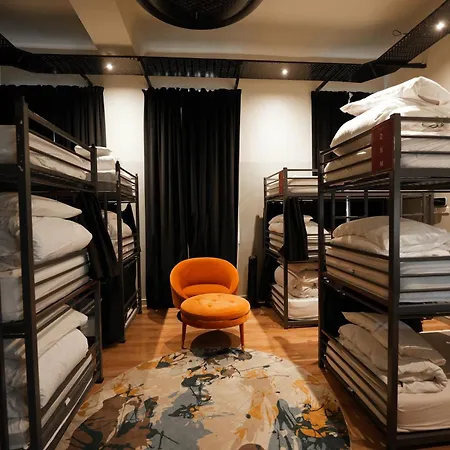 Hotel Revolver