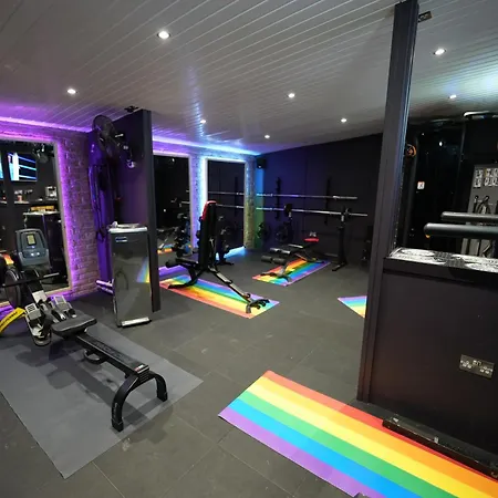 Revolver Otel 4*