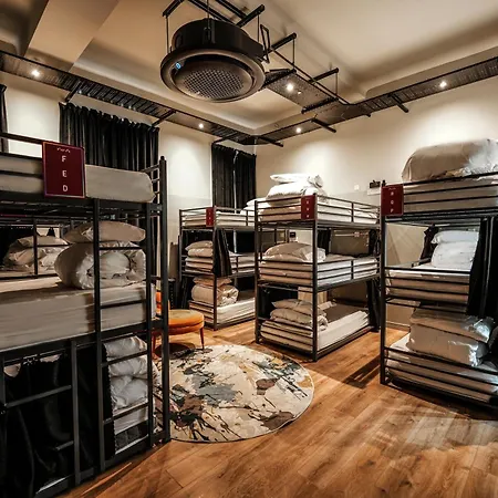 Revolver 4* גלאזגו