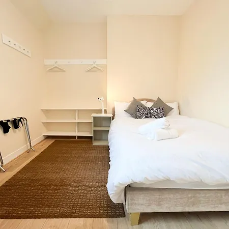 West End Gem 3br Detached Family House Apartment *