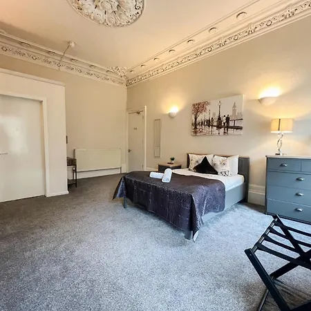 Centre 5 Bedroom Flat On Sauchiehall Street Апартаменты Глазго