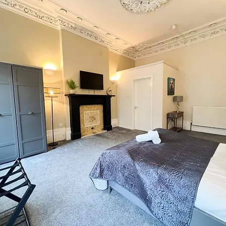 Centre 5 Bedroom Flat On Sauchiehall Street * Глазго