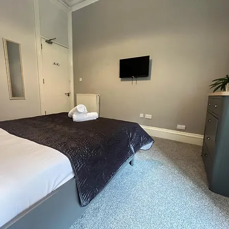Апартаменты Centre 5 Bedroom Flat On Sauchiehall Street