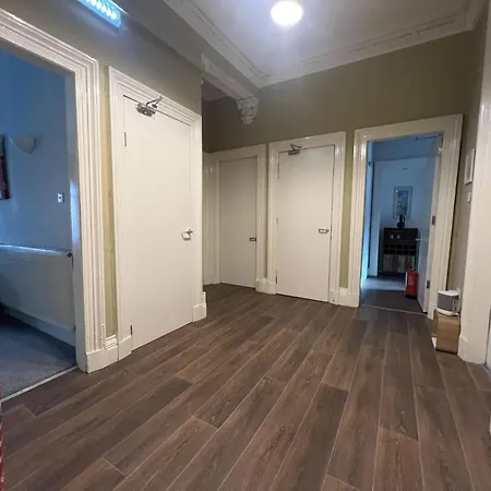 Apartment Centre 5 Bedroom Flat On Sauchiehall Street *