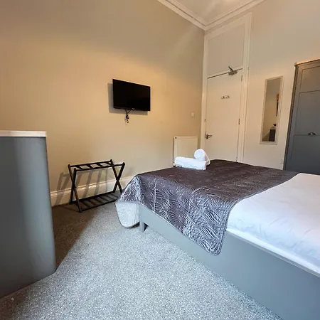 Centre 5 Bedroom Flat On Sauchiehall Street