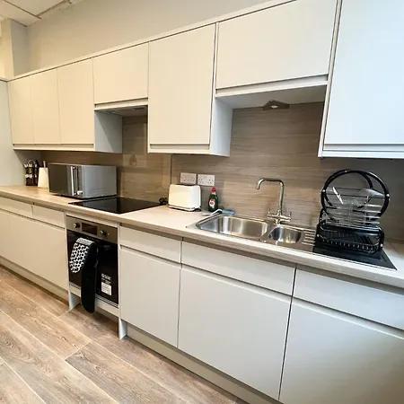 Centre 5 Bedroom Flat On Sauchiehall Street * Глазго