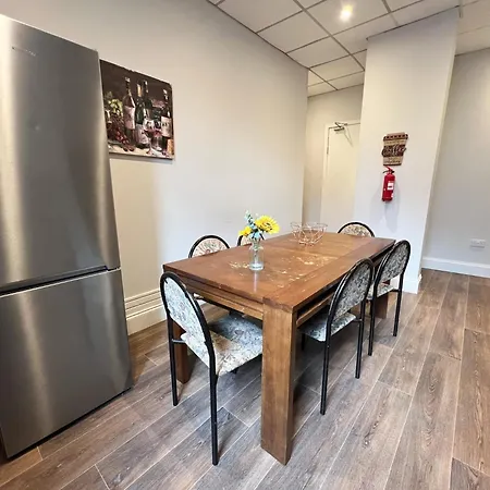 Апартаменты Centre 5 Bedroom Flat On Sauchiehall Street