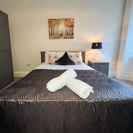 Centre 5 Bedroom Flat On Sauchiehall Street