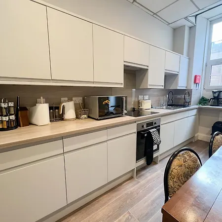Centre 5 Bedroom Flat On Sauchiehall Street Апартаменты *
