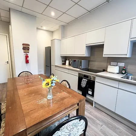 Apartment Centre 5 Bedroom Flat On Sauchiehall Street Glasgow