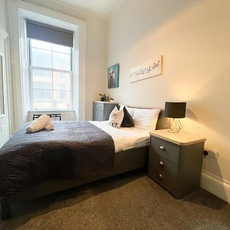 Apartment Centre 5 Bedroom Flat On Sauchiehall Street *