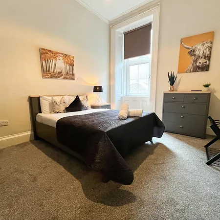 Apartment Centre 5 Bedroom Flat On Sauchiehall Street *