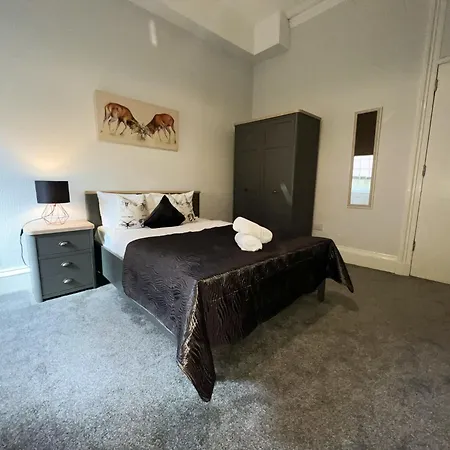Apartment Centre 5 Bedroom Flat On Sauchiehall Street *