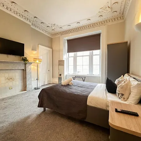 Centre 5 Bedroom Flat On Sauchiehall Street Apartment