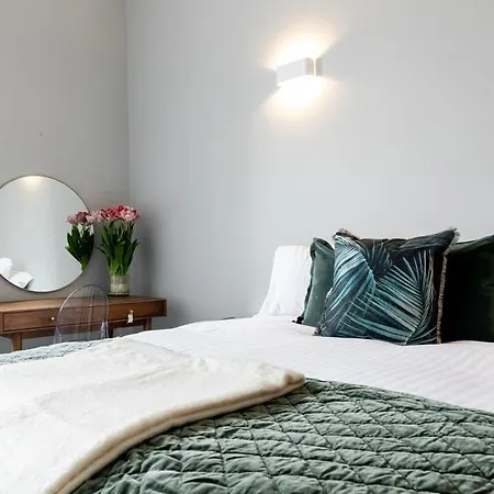 Beautiful 4 Bed Flat In Perfect Location