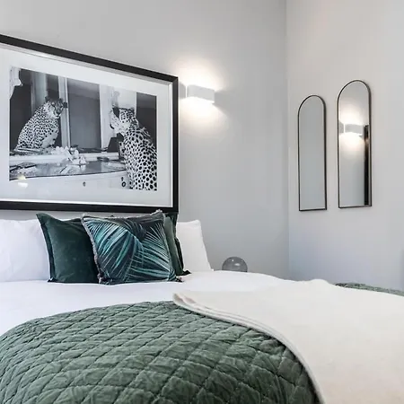 Beautiful 4 Bed Flat In Perfect Location * Glasgow