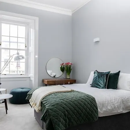 Beautiful 4 Bed Flat In Perfect Location Apartment Glasgow