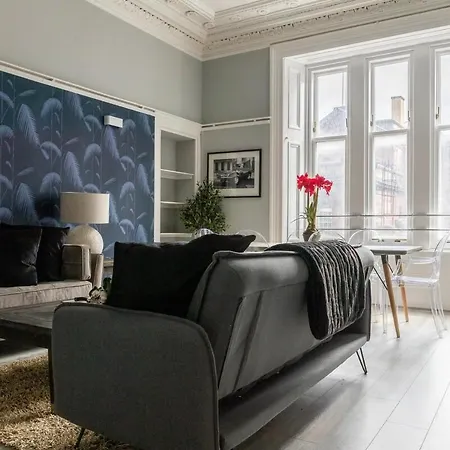 Beautiful 4 Bed Flat In Perfect Location Glasgow
