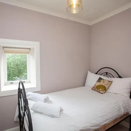 Bright Spacious 3 Bed Flat * グラスゴー