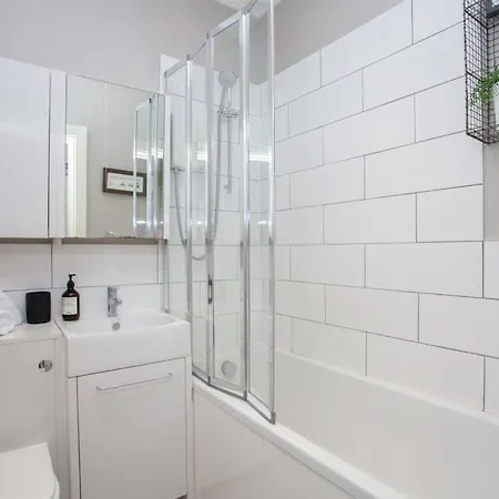 Apartmán Bright Spacious 3 Bed Flat *