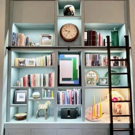 Bright Spacious 3 Bed Flat *