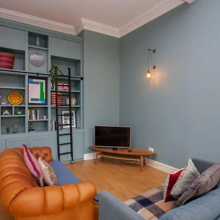 Bright Spacious 3 Bed Flat