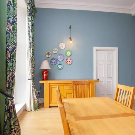 アパート Bright Spacious 3 Bed Flat グラスゴー