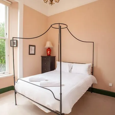 Bright Spacious 3 Bed Flat