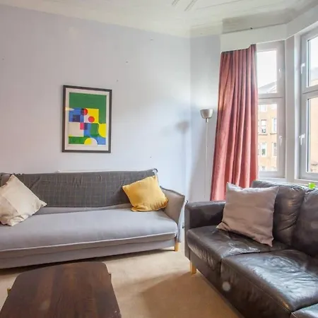 Modern, Light-filled And Sleek West End Appartement Glasgow