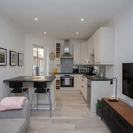 Bright Flat With Balcony And Free Parking