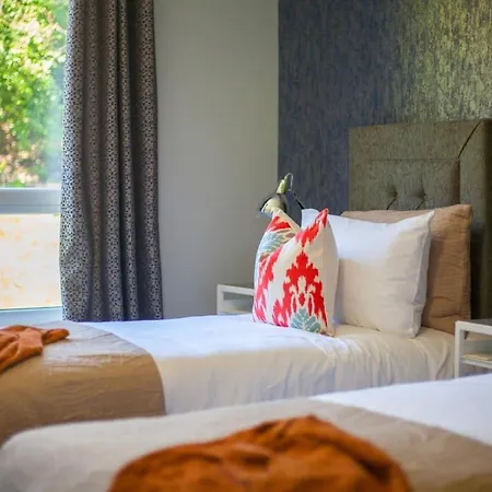 Apartment Beautiful West End Flat With Private Parking *