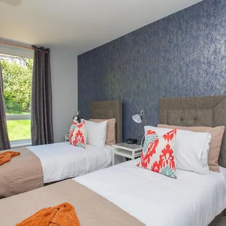 Beautiful West End Flat With Private Parking 글라스고