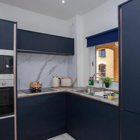 Newly Renovated * Glasgow