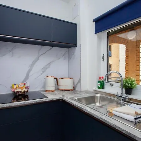 Newly Renovated * Glasgow