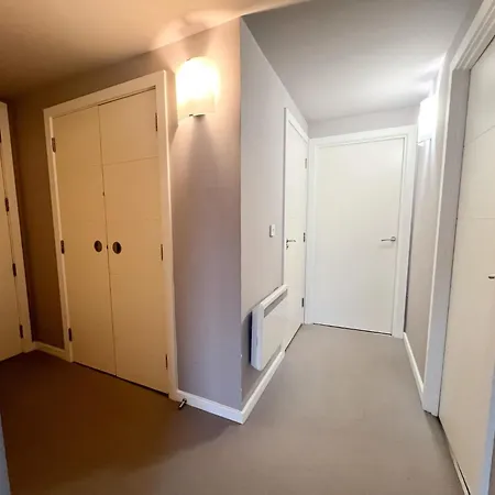 Riverside Retreat With Spectacular Views *