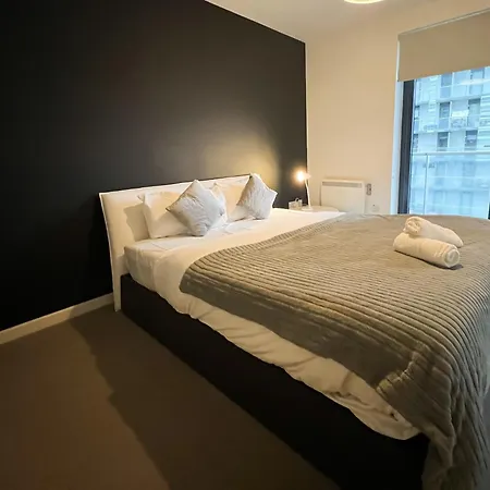 Riverside Retreat With Spectacular Views * 글라스고