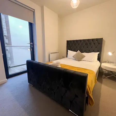 Riverside Retreat With Spectacular Views 글라스고