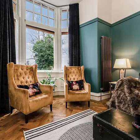 Luxurious Park District Duplex *