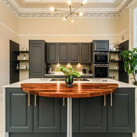 Luxurious Park District Duplex *