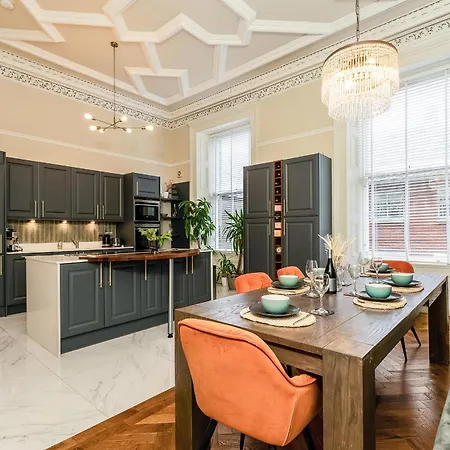 Luxurious Park District Duplex グラスゴー