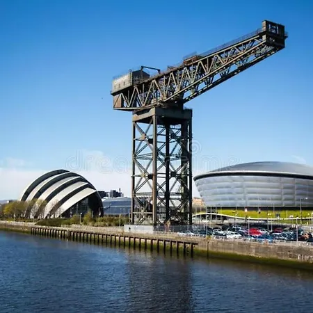 Rustic Floor West End Pad With Balcony, Parking Next To Byers Road, Aston Lane, Uni גלאזגו