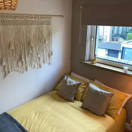 Rustic Floor West End Pad With Balcony, Parking Next To Byers Road, Aston Lane, Uni דירה גלאזגו