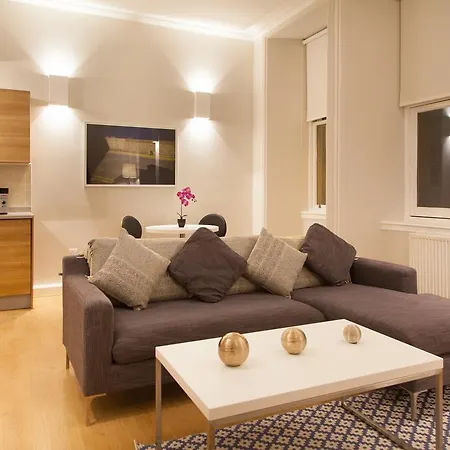 Premier George Square Apartment