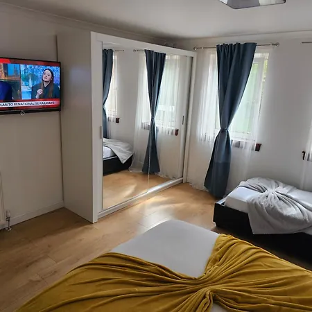 Apartment Modern House Close To