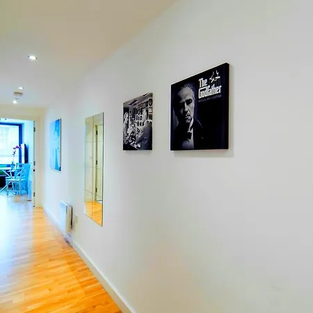 Mitchell Street * グラスゴー