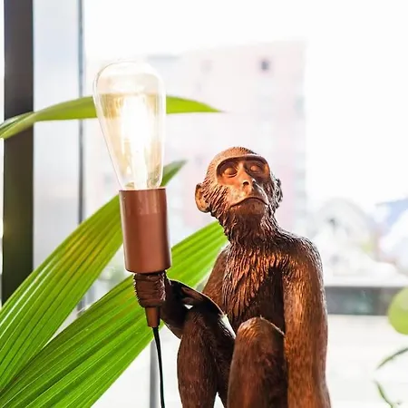 Luxury Huge Modern Open Plan 2bedroom Flat - Free Private Parking & Balcony Located At The Ovo Hydro And Sec Centre