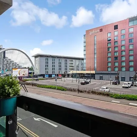 Luxury Huge Modern Open Plan 2bedroom Flat - Free Private Parking & Balcony Located At The Ovo Hydro And Sec Centre