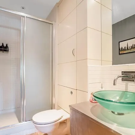 Luxury Huge Modern Open Plan 2bedroom Flat - Free Private Parking & Balcony Located At The Ovo Hydro And Sec Centre