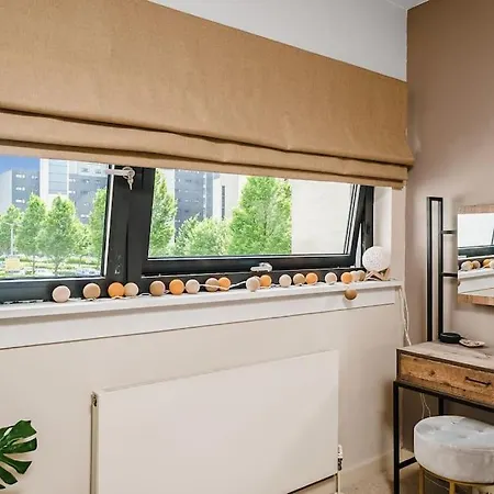 Luxury Huge Modern Open Plan 2bedroom Flat - Free Private Parking & Balcony Located At The Ovo Hydro And Sec Centre